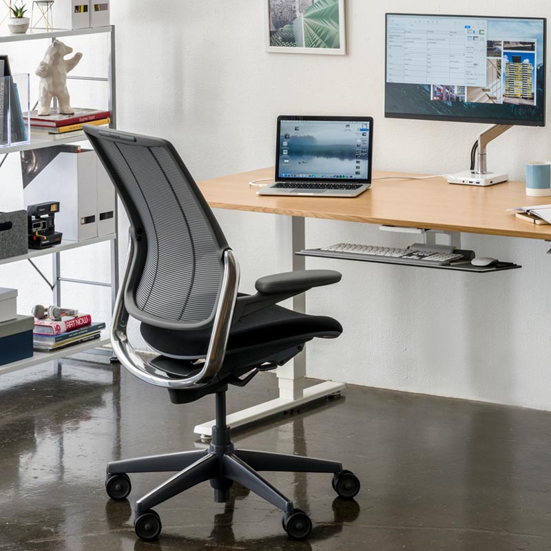 humanscale diffrient smart chair with float base and monitor arm