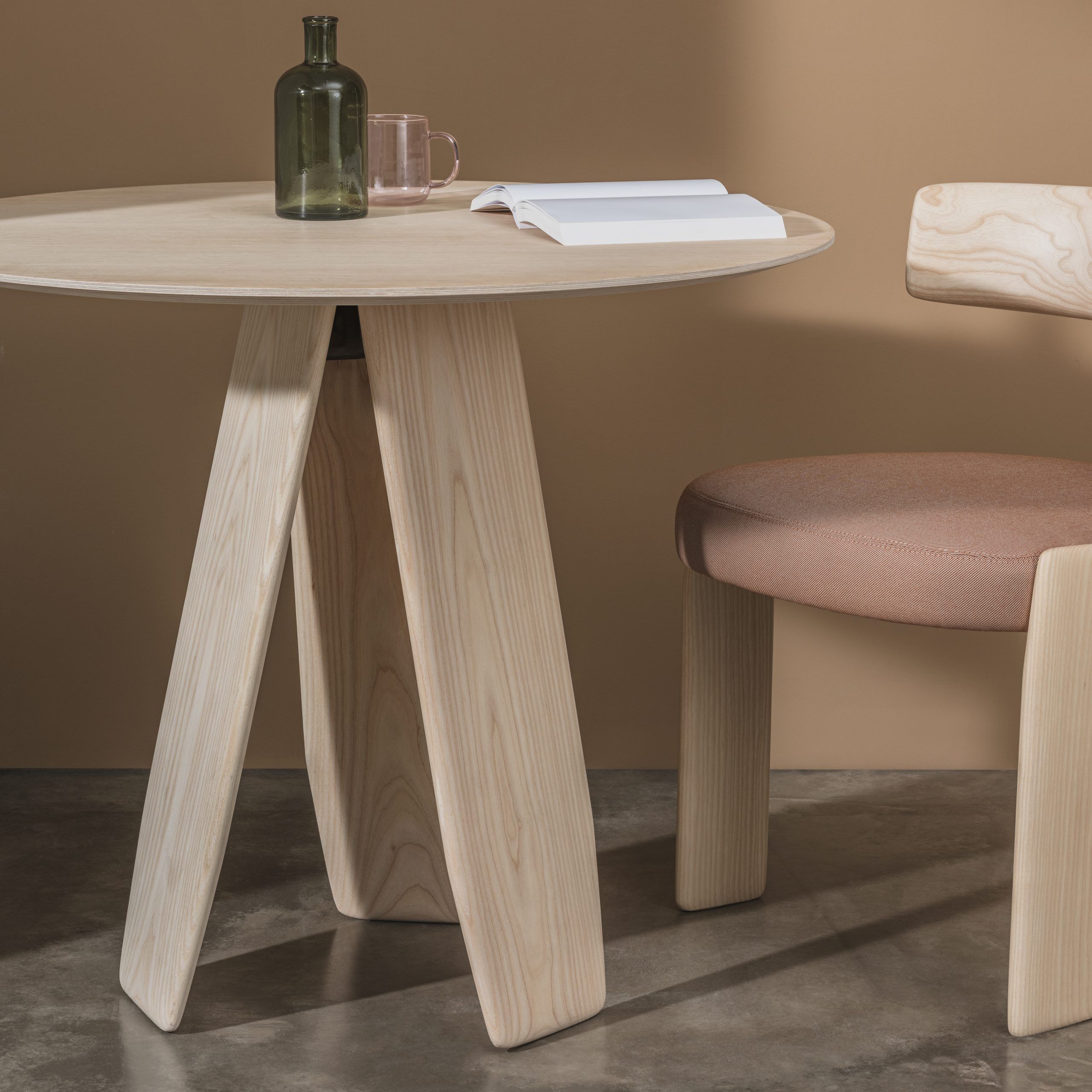 oru table | andreu world - image 2