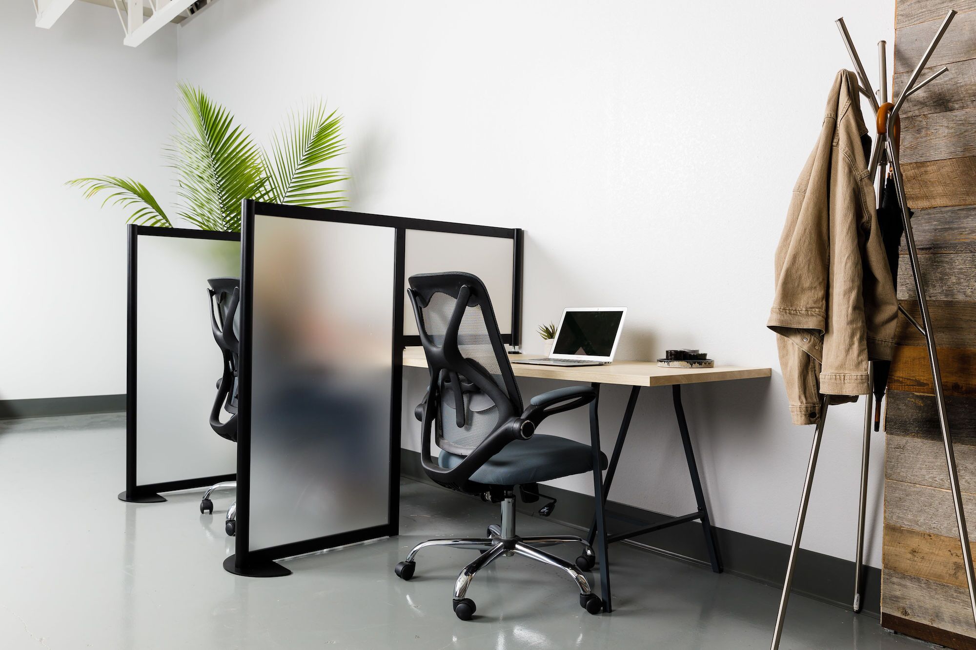 hitch lofwall alan desk
