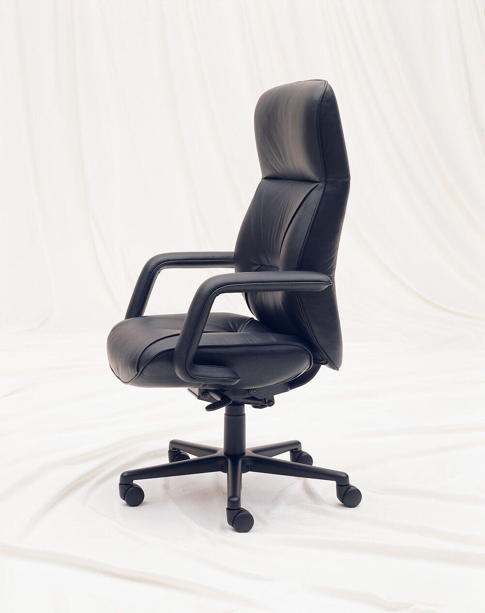 respons executive chair | keilhauer - image 2