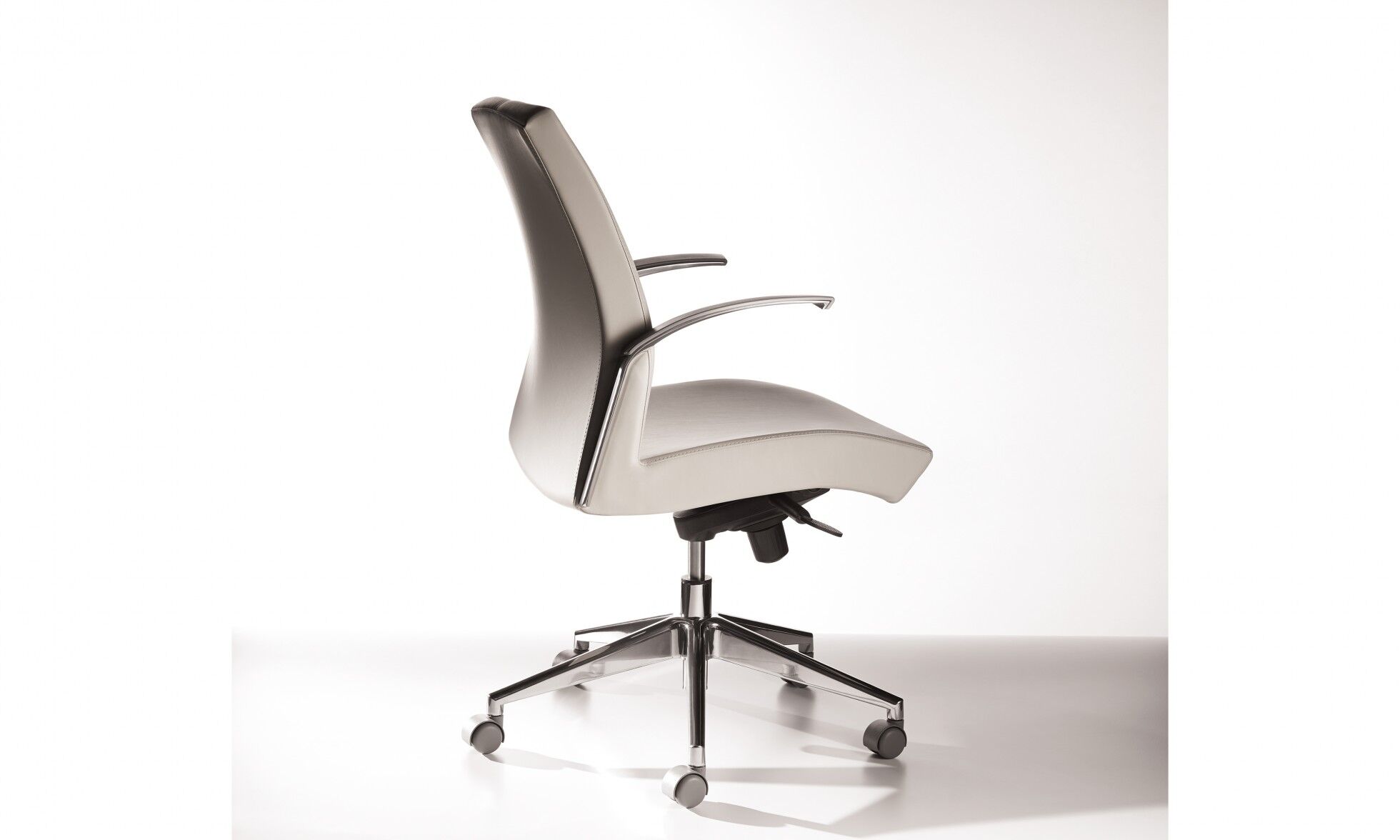 clever conference chair | source international - image 7