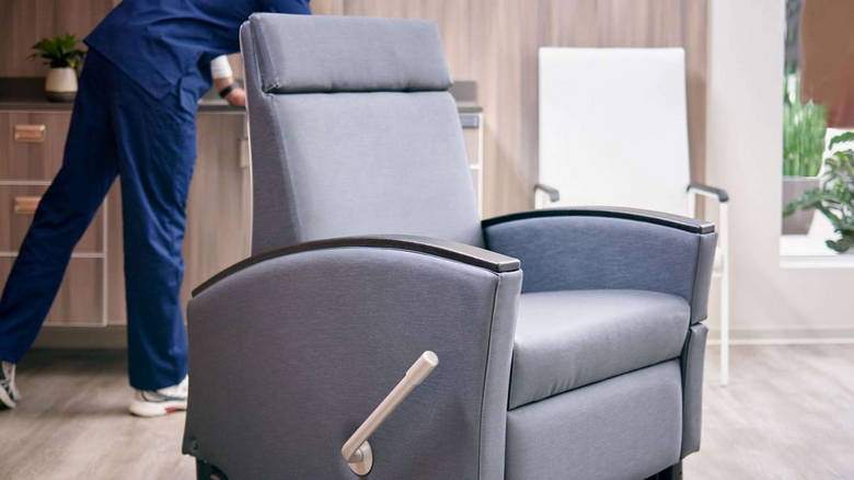 voyage - recliner | ofs - image 2
