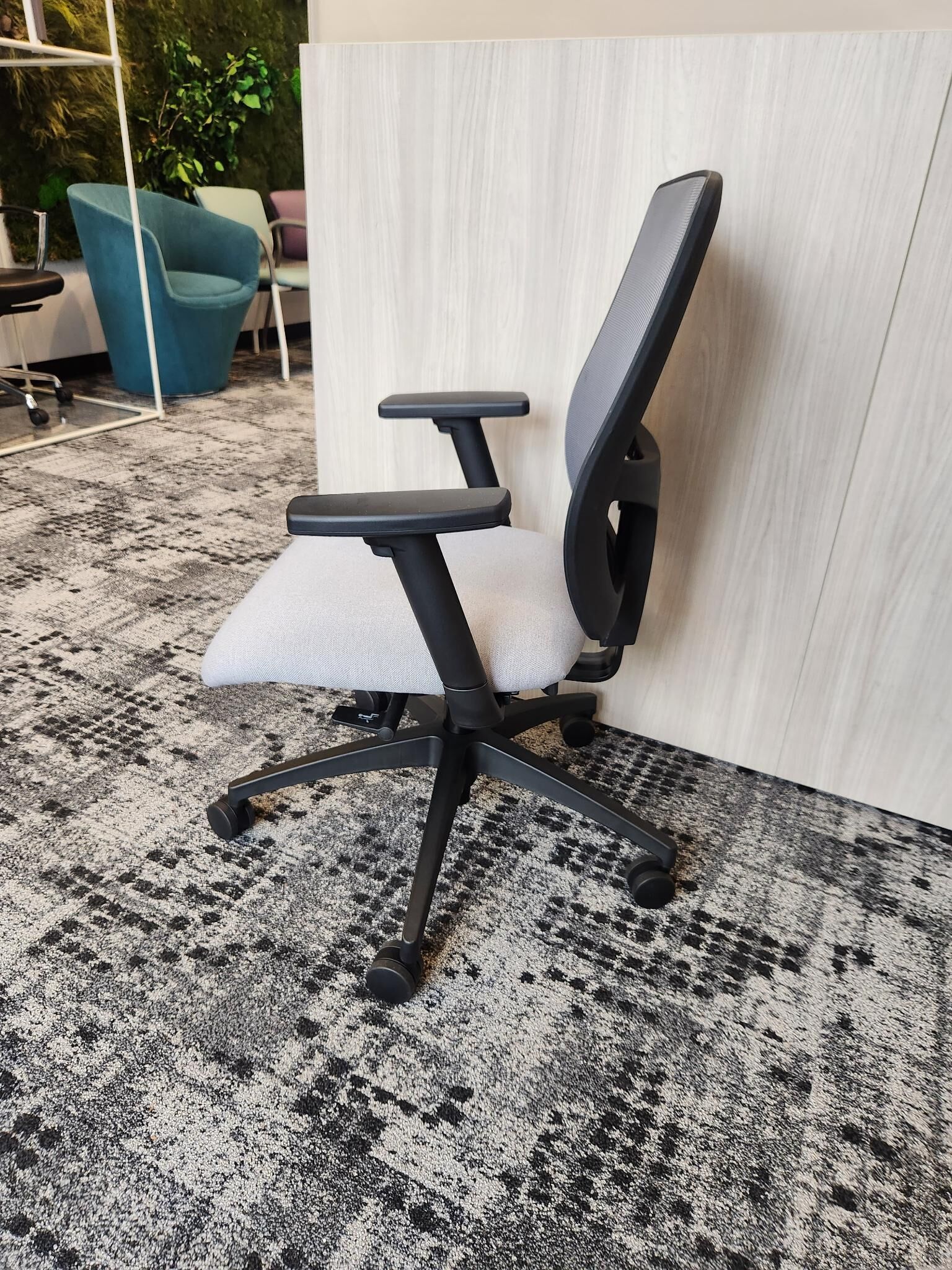 airus task chair | ofs - image 3