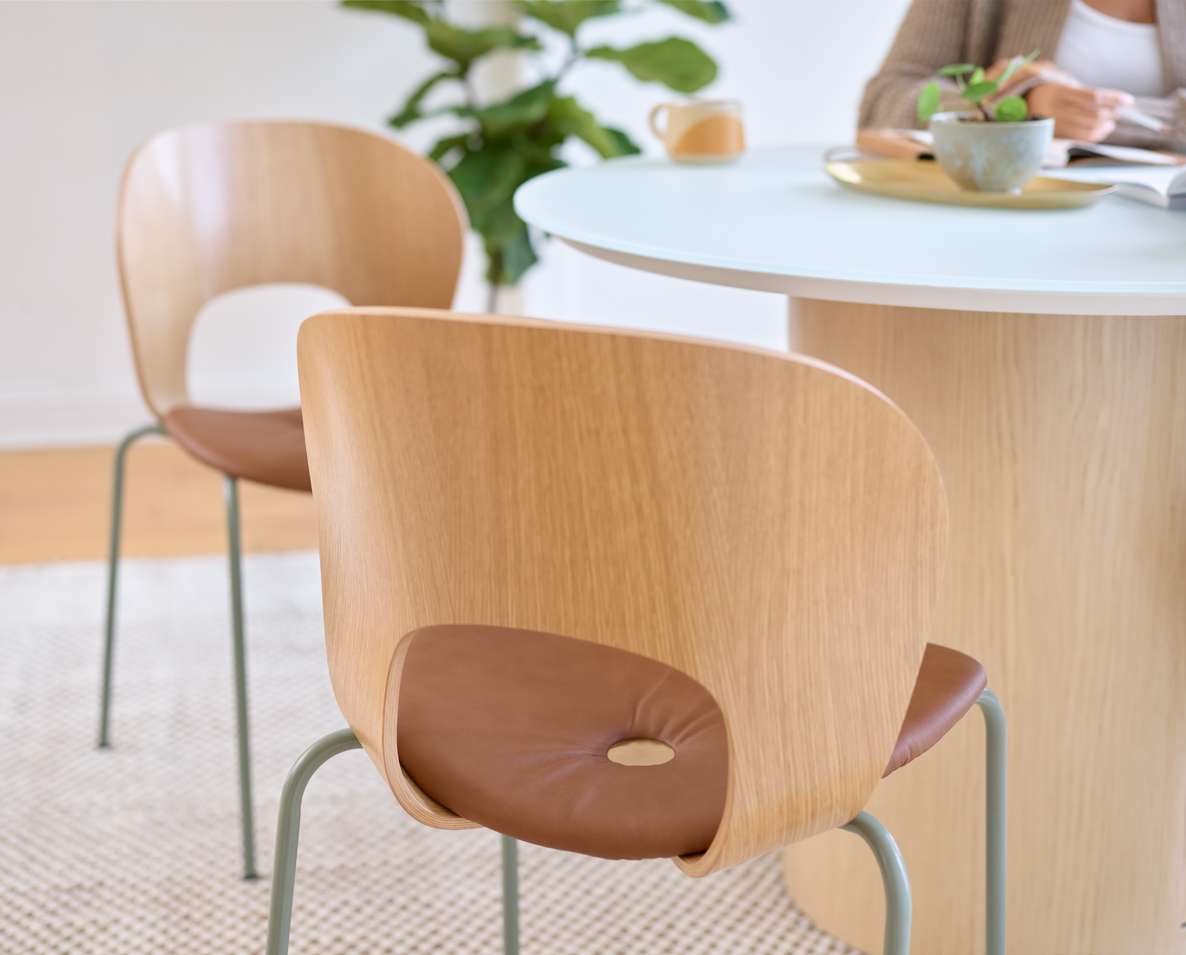 zero guest chair | ofs - image 4