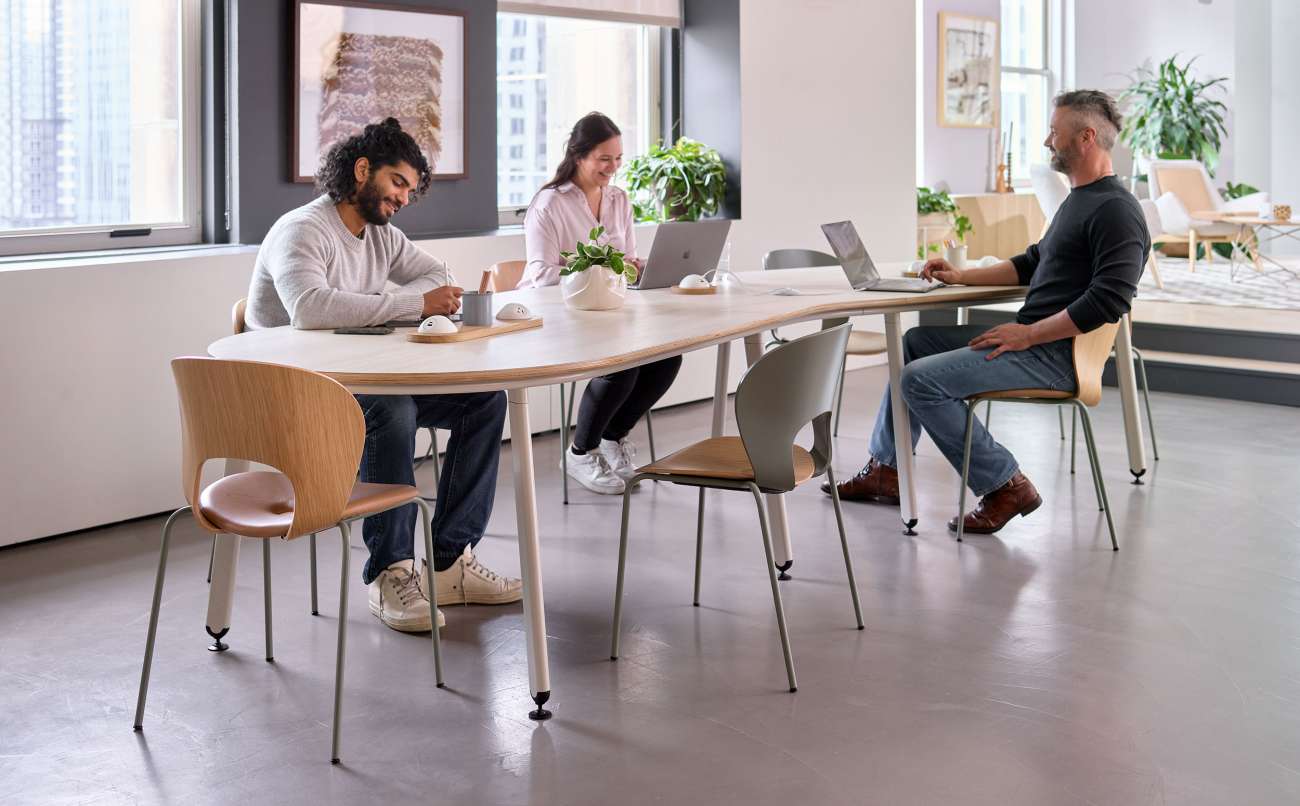 zero guest chair | ofs - image 2