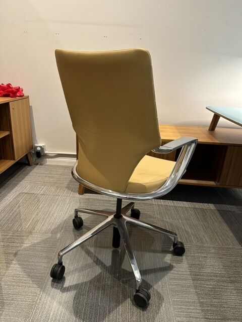 swurve | keilhauer - image 2