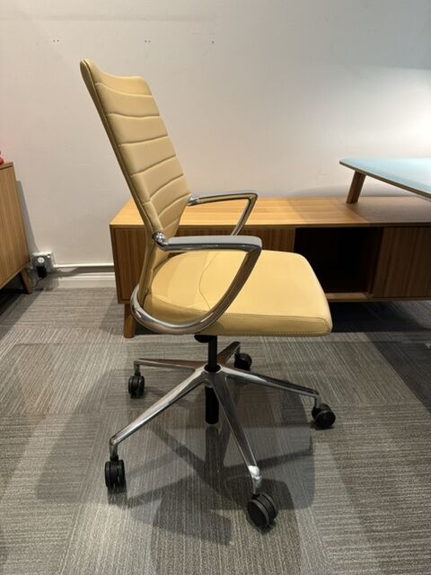 swurve | keilhauer - image 3