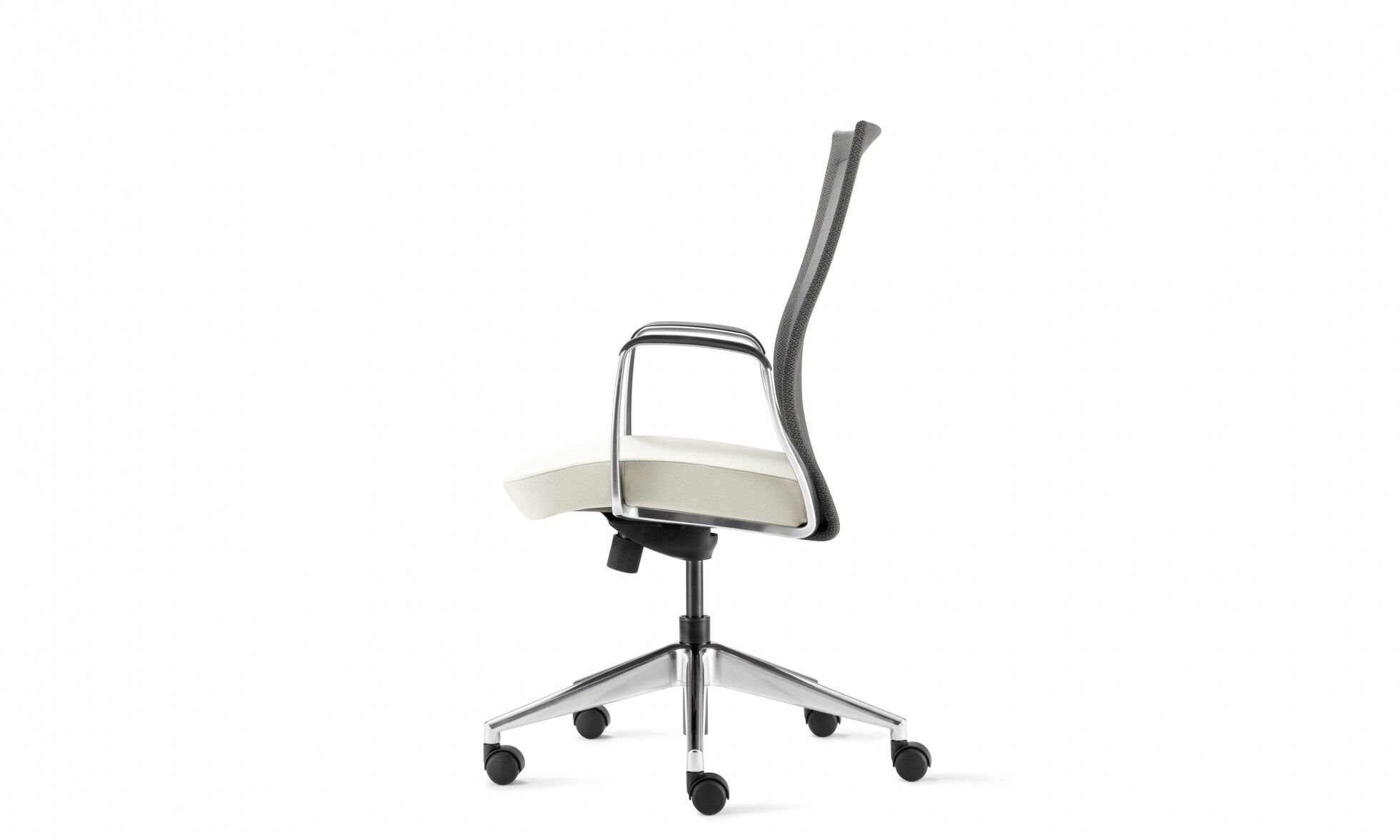 portrait | source international - image 3