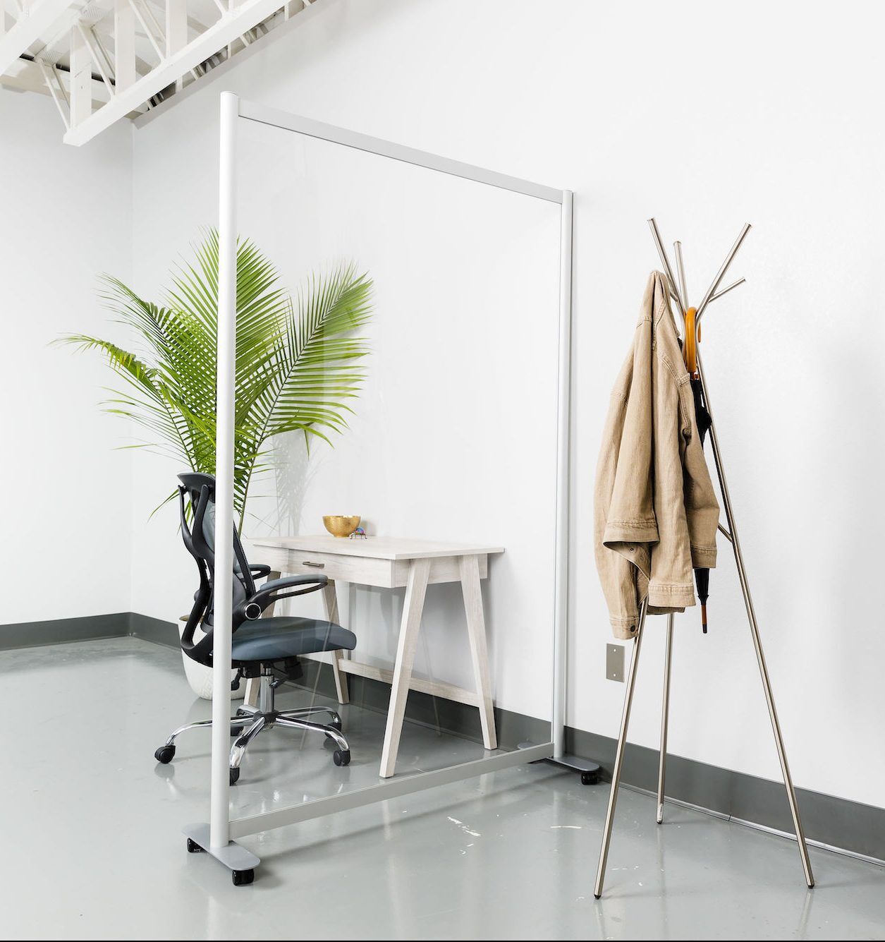 split-acrylic-alan-desk