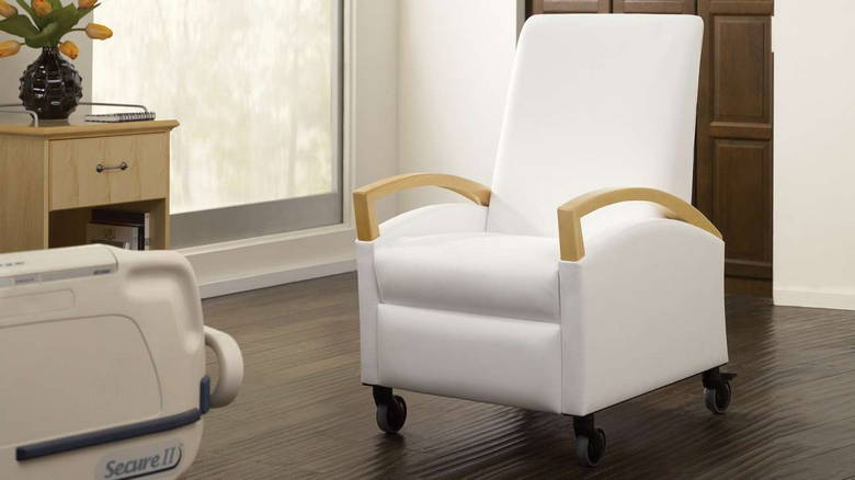 voyage - three position recliner | ofs - image 4