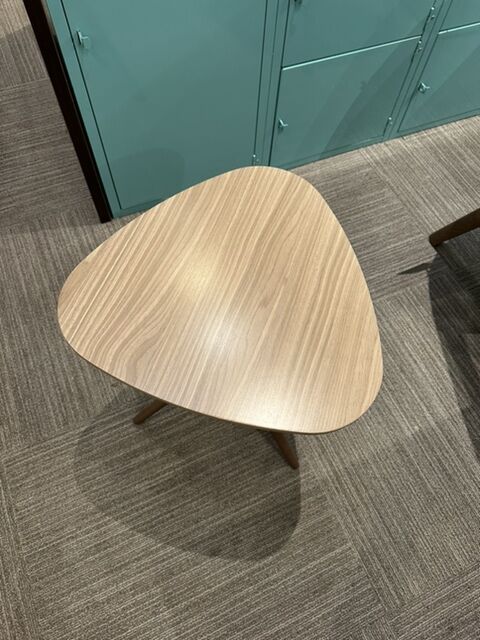 roo triangular end table | ofs - image 2