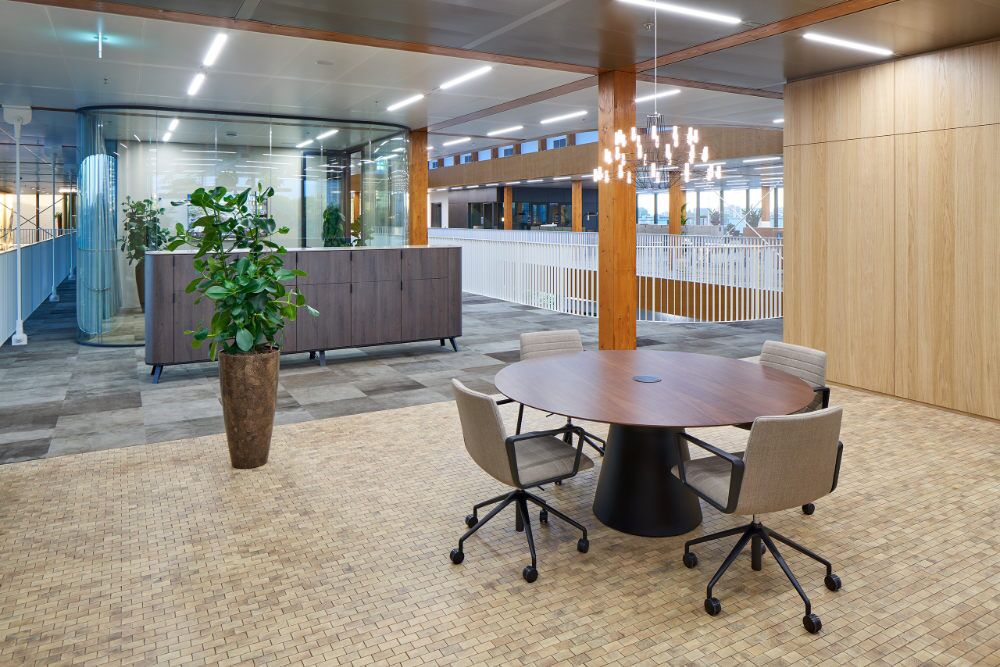 reverse meeting table | andreu world - image 9