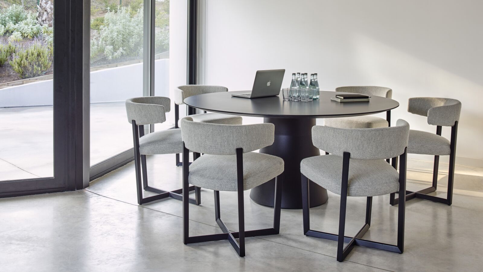 reverse-meeting-table