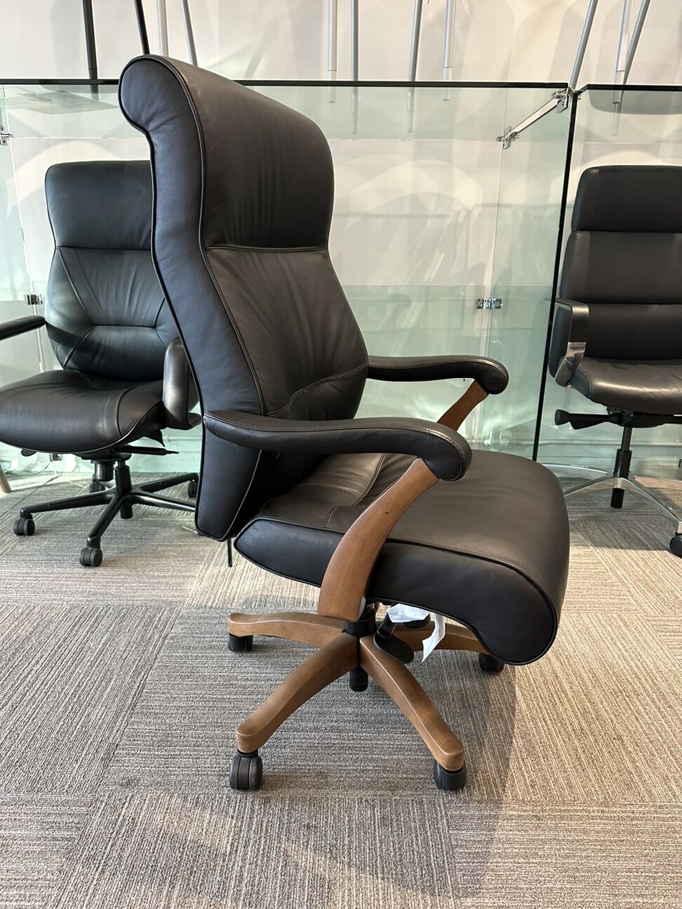 danforth (floor model) | keilhauer - image 2