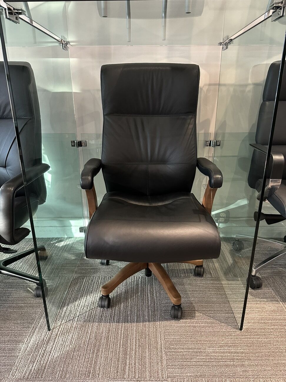 danforth (floor model) | keilhauer