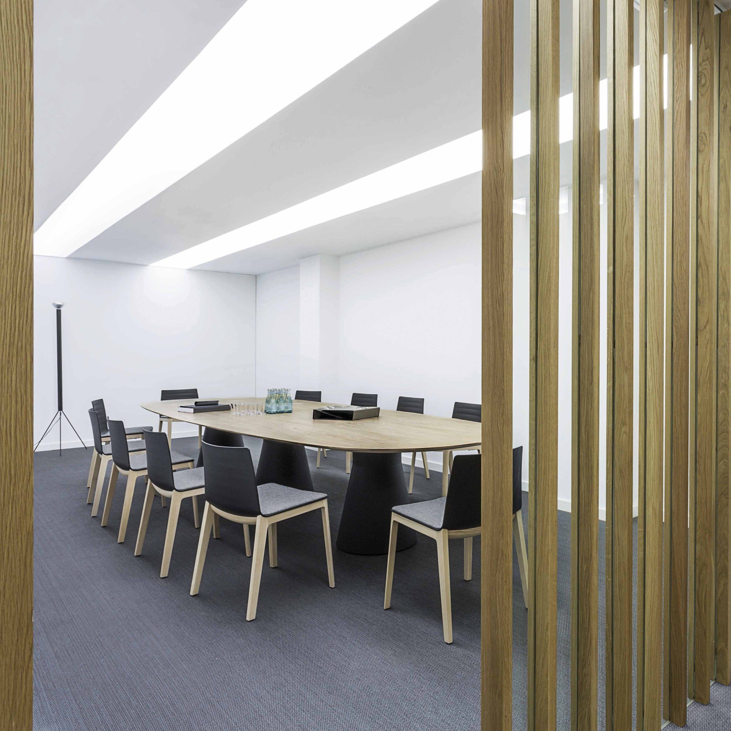 reverse conference table | andreu world - image 8