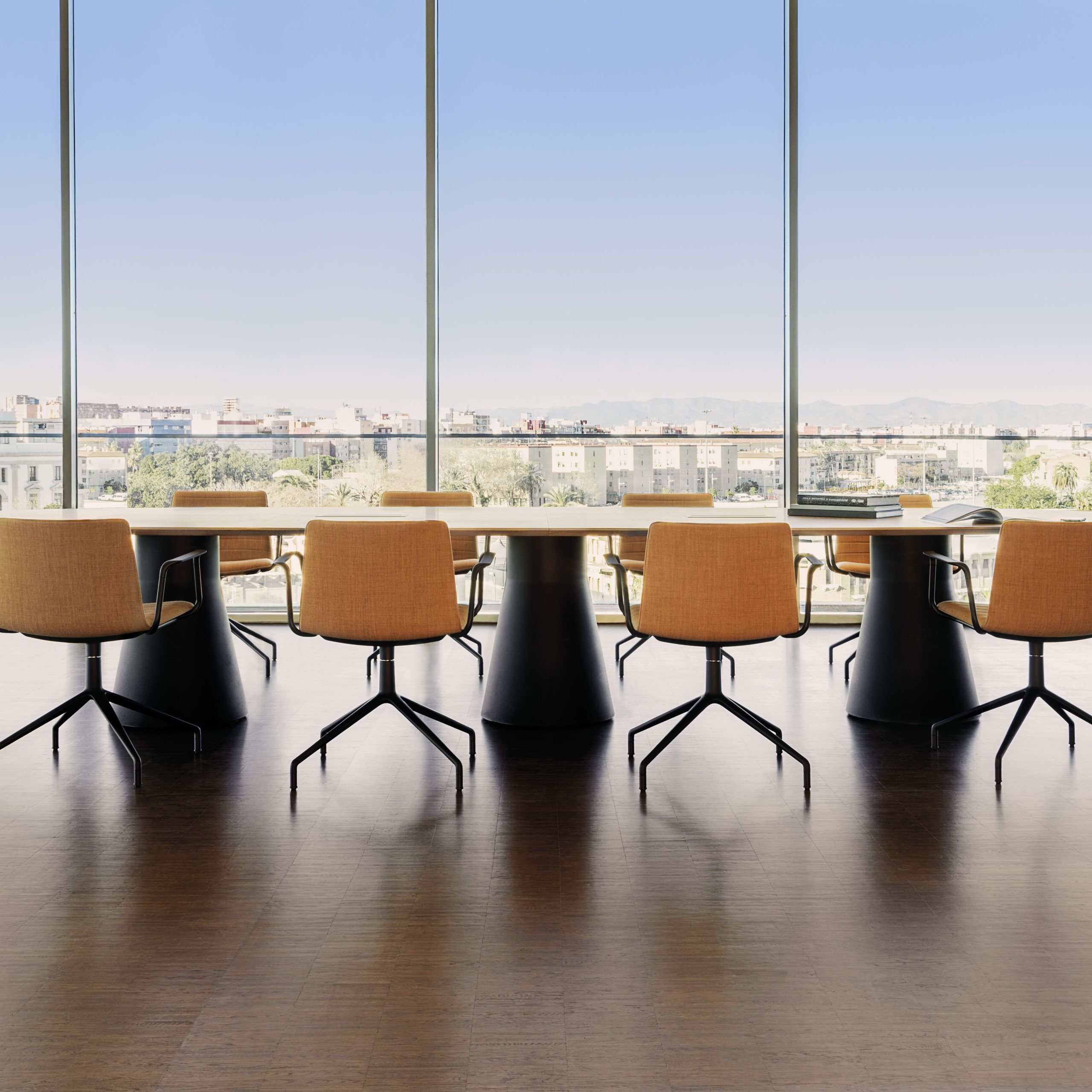 reverse conference table | andreu world - image 2
